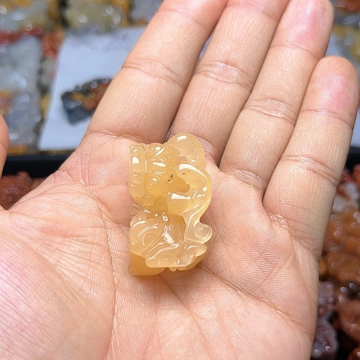石英质玉（黄龙玉）颈饰未镶嵌