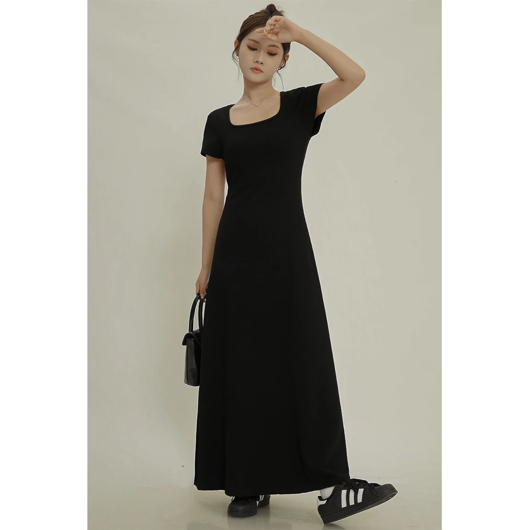 方领黑色连衣裙女2024夏季新款别致气质收腰显瘦长裙子25472