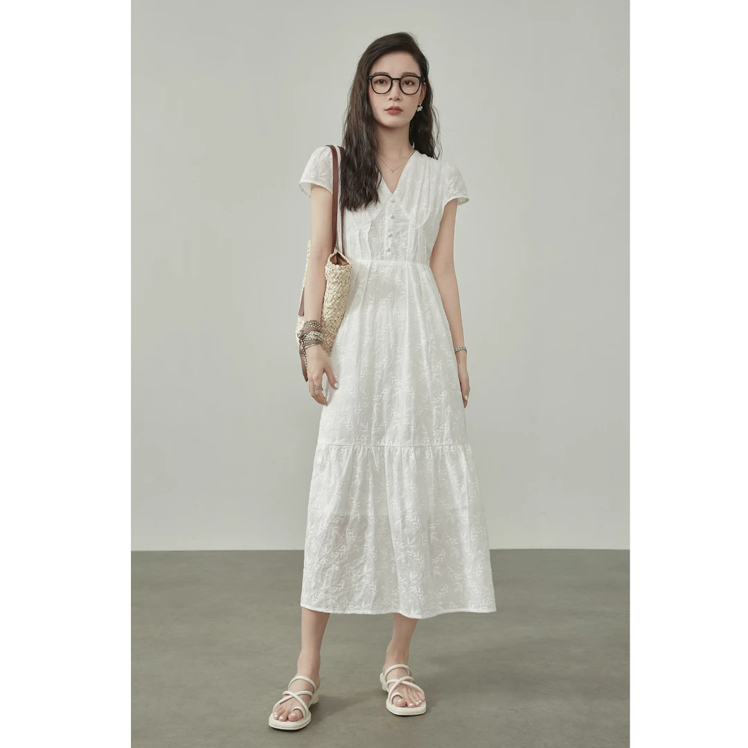 白色刺绣连衣裙女春夏2025新款小众设计感显瘦气质长裙23397