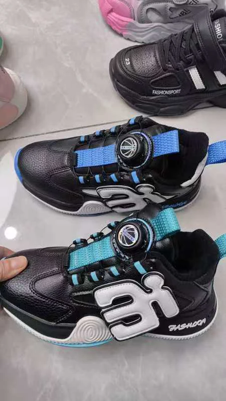 中帮耐磨缓震百搭休闲运动鞋