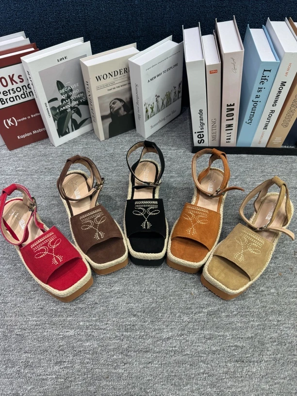 928-1新款夏季女凉鞋复古摆搭时尚方跟凉鞋