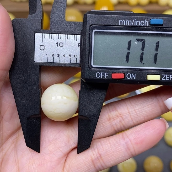 琥珀裸石未镶嵌白*光