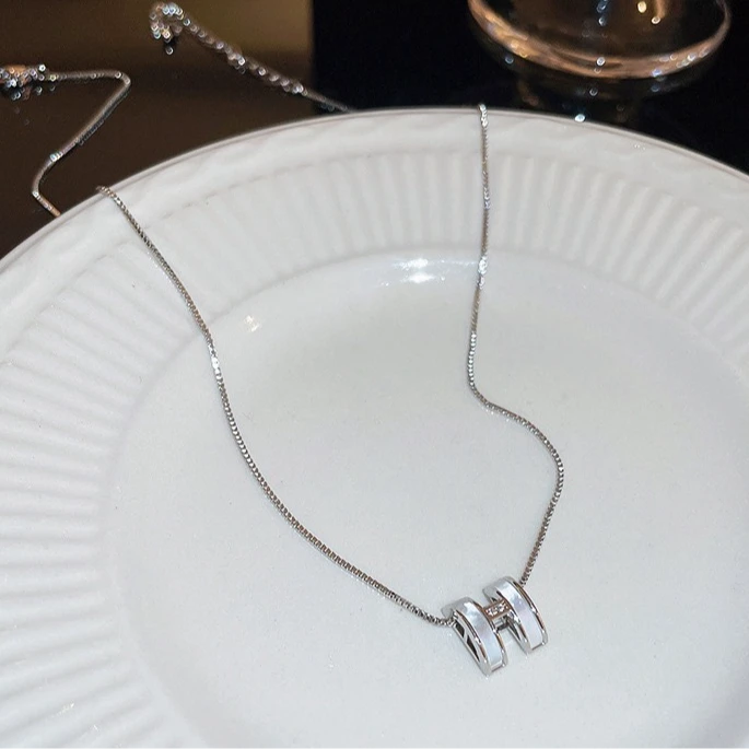 钛钢项链 气质轻奢时尚百搭小众简约ins坠链H字母项链517