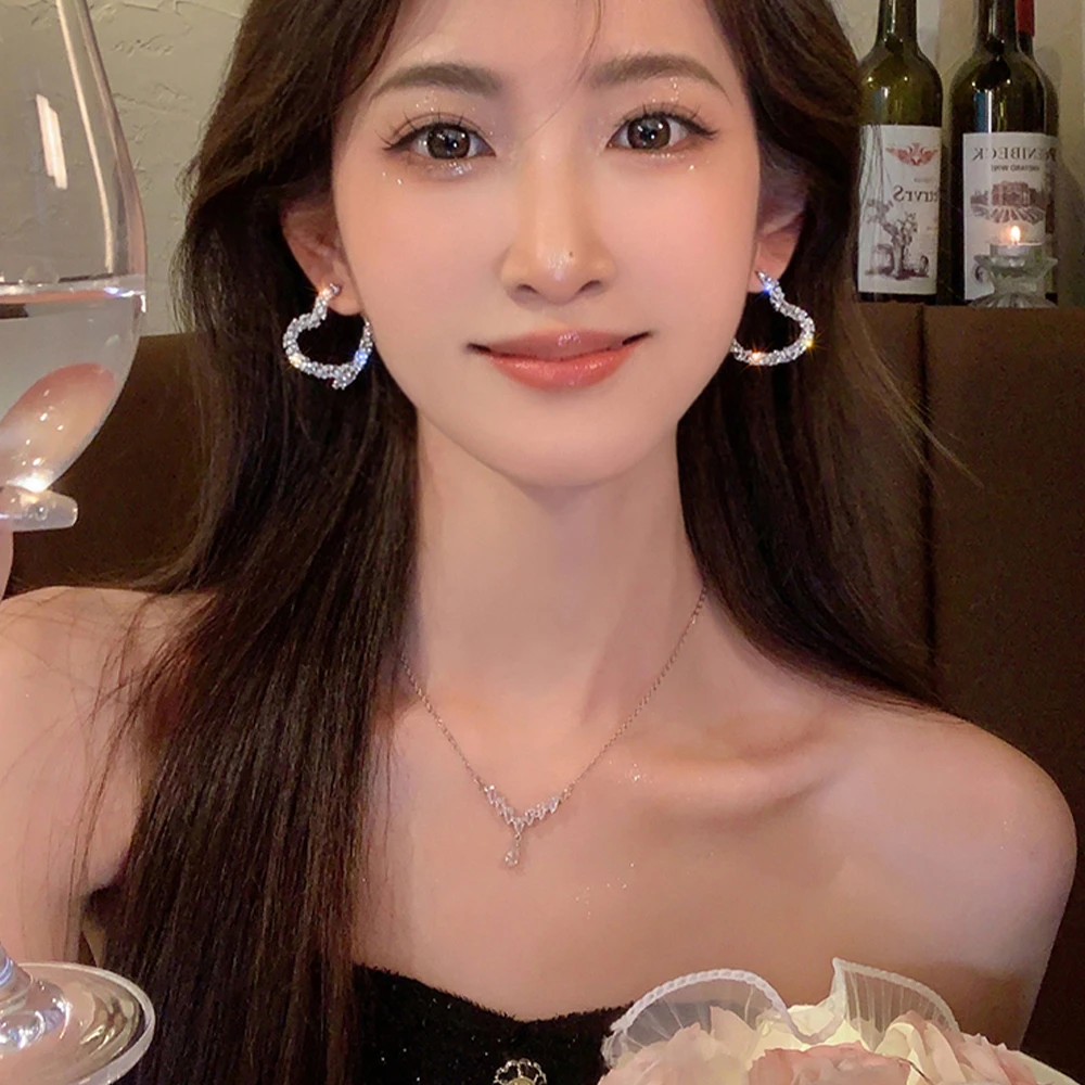 合金耳饰 轻奢满钻高级感爱心耳环小众设计感百搭耳钉女时尚耳饰