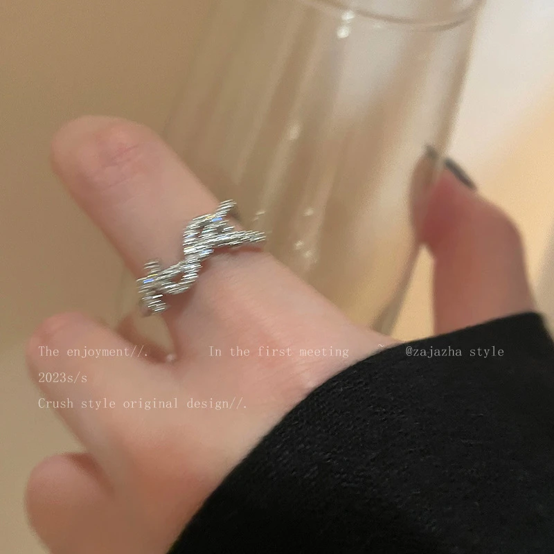铜合金戒指 超闪字母锆石戒指女轻奢高级感食指戒时尚开口指环潮