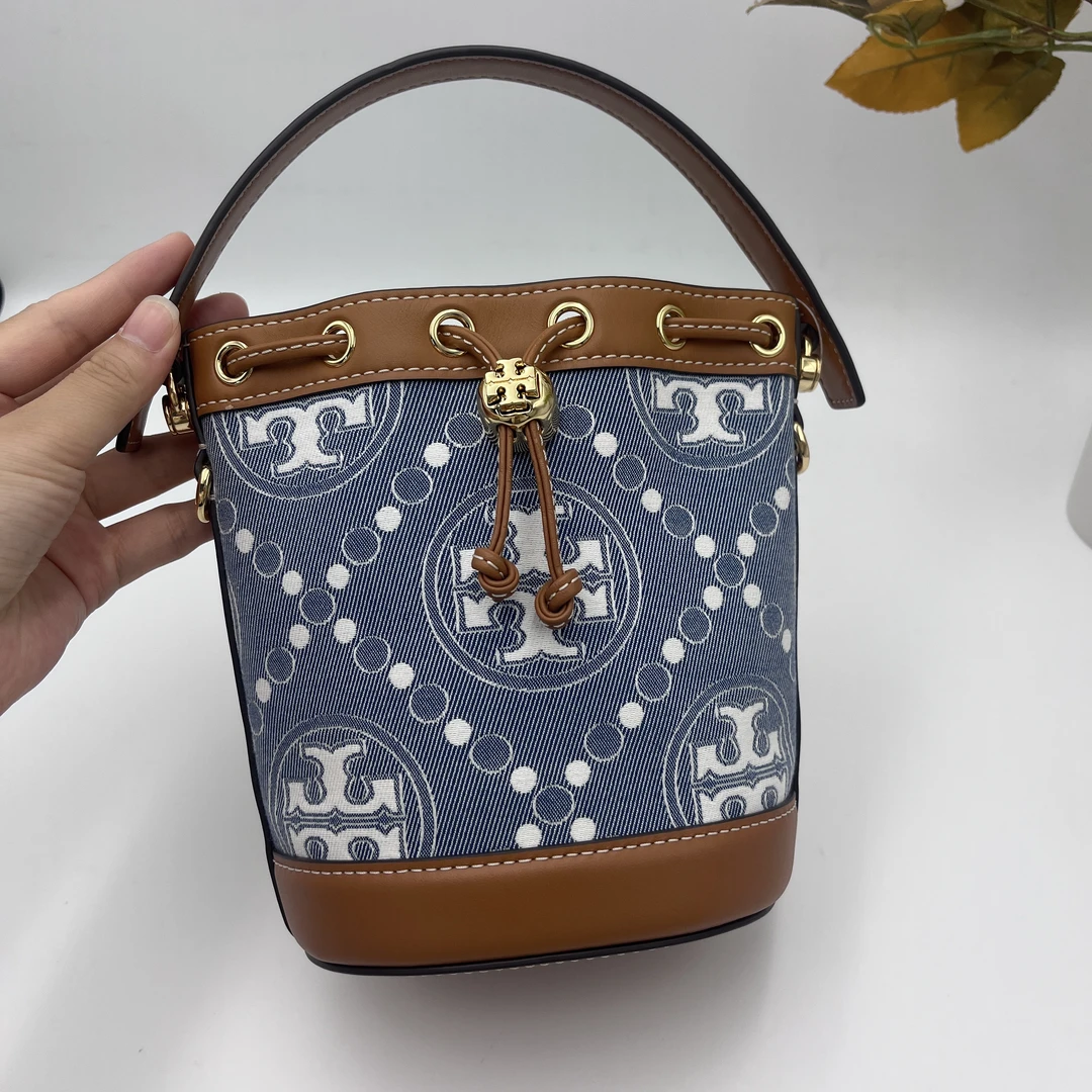 95新 TORY BURCH/汤丽柏琦 T Monogram迷你水桶斜挎包/045牛仔
