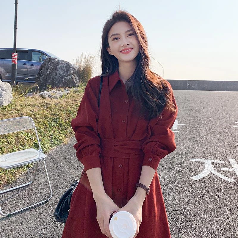 法式赫本风红色灯芯绒衬衫连衣裙女春秋2023年新款气质高级感长裙
