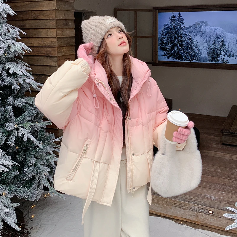 今年流行的渐变色白鸭绒羽绒服女冬2024新款连帽飘带设计甜美外套