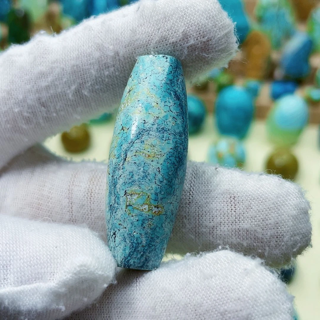 绿松石颈饰未镶嵌