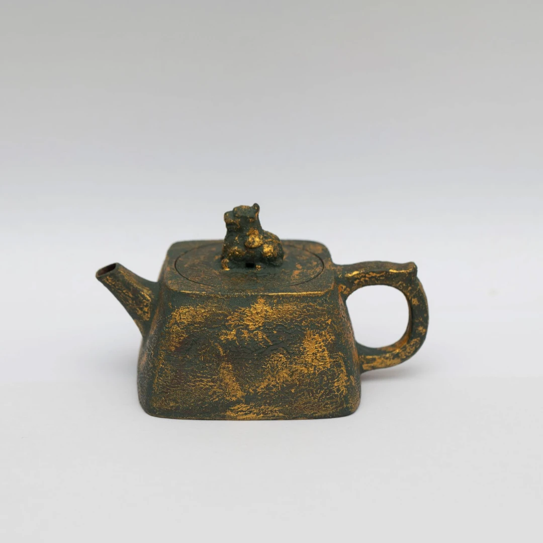 五堂长安 小瑞兽壶 紫泥粉金 75cc