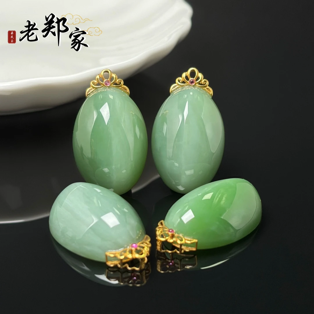 【老郑家】18k金和田玉蛋面吊坠 2349 多样性发一件 约29*20*11mm