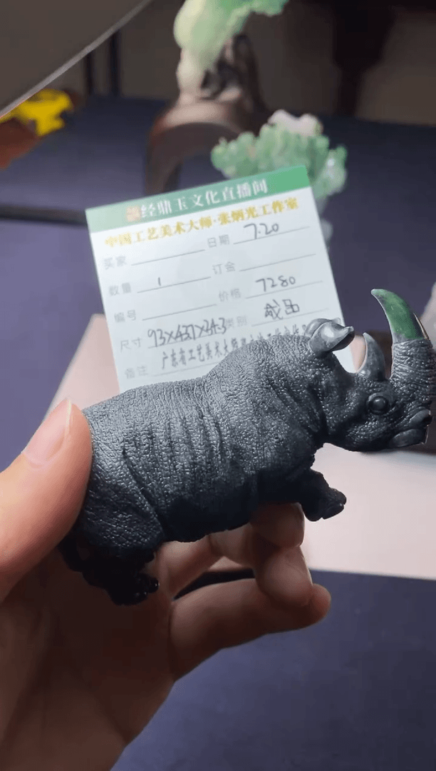 【闪购商品】翡翠挂件未镶嵌翡翠雕刻犀牛摆件
