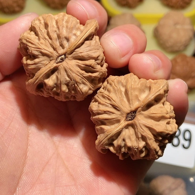 【闪购商品】文玩核桃吊坠?****?3589号金牛