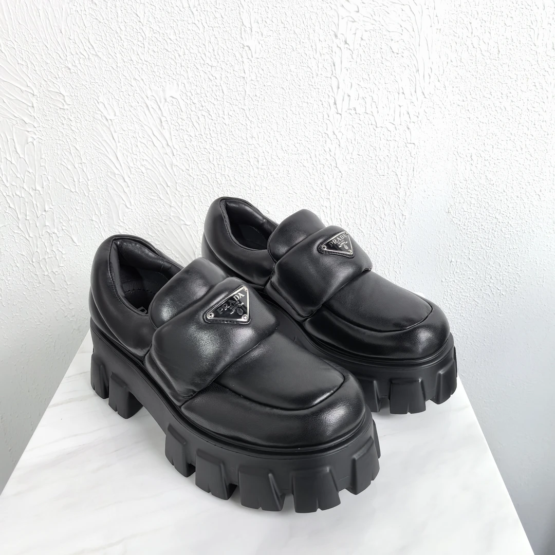 全新未使用 Prada/普拉达 黑色经典三角标时尚厚底面包鞋乐福鞋