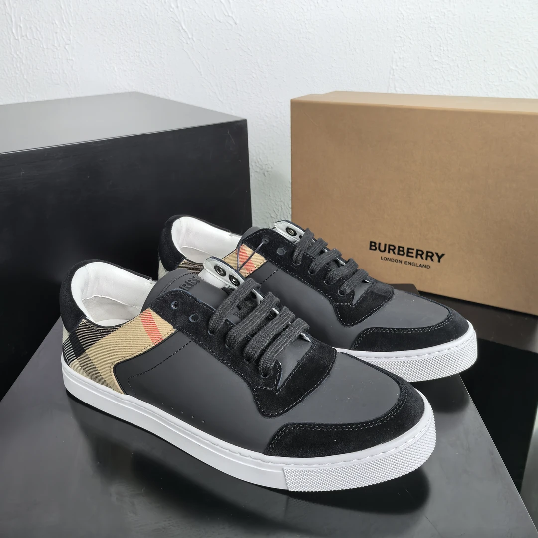 全新未使用 BURBERRY/博柏利 黑棕色House格纹拼皮时尚板鞋男款