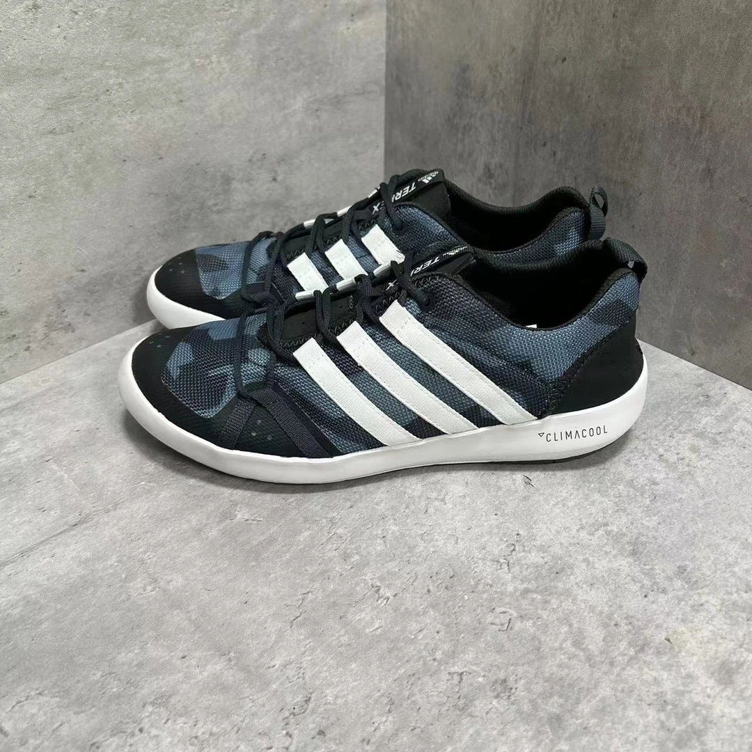 41码 adidas 徒步鞋 炭黑色