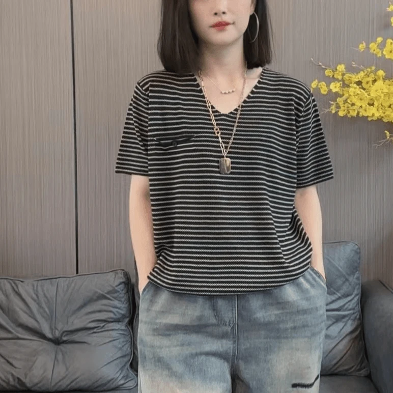 【80-180斤】V领条纹冰丝短袖新款T恤女夏季宽松显瘦设计针织上衣