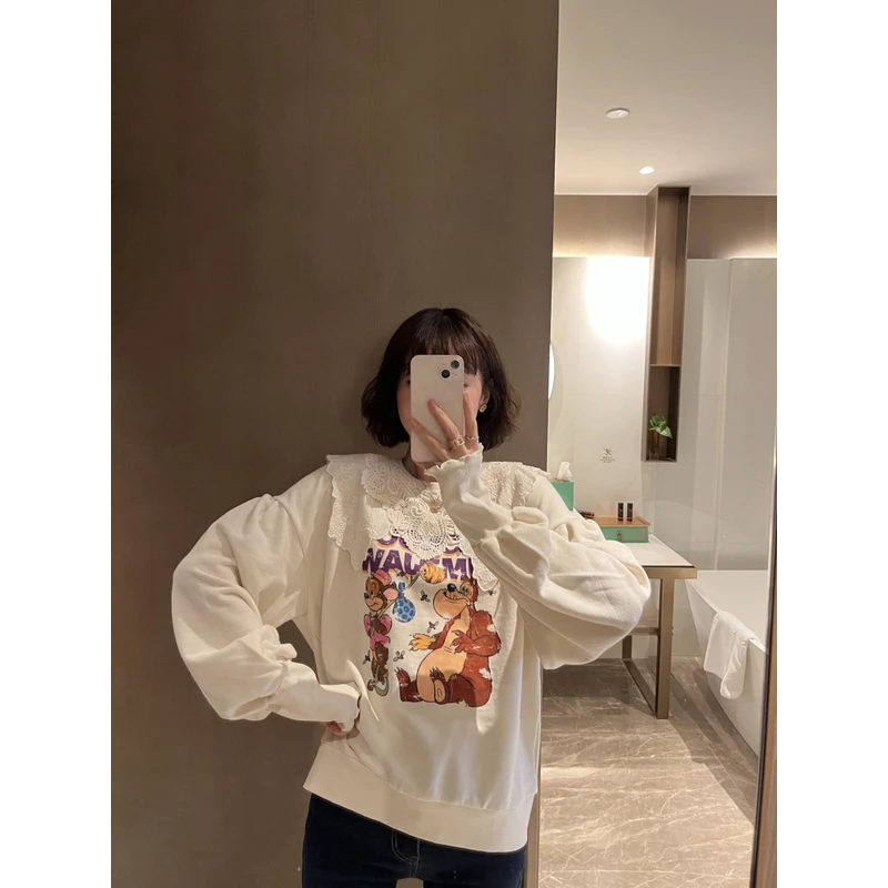 ◆张静芝韩国 秋冬风~刺绣花朵翻领做旧卡通印花米色卫衣女