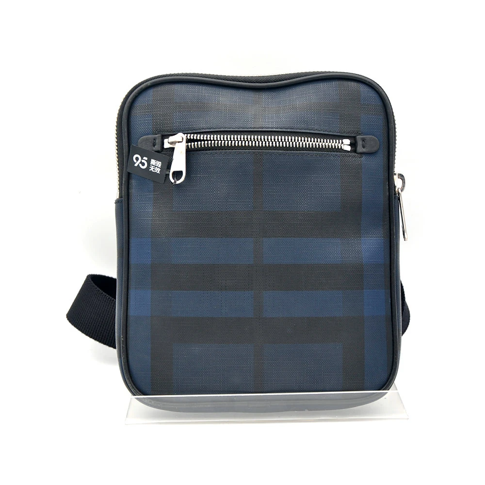 95新 BURBERRY/博柏利  97新 蓝黑格纹斜挎包19*23/25791