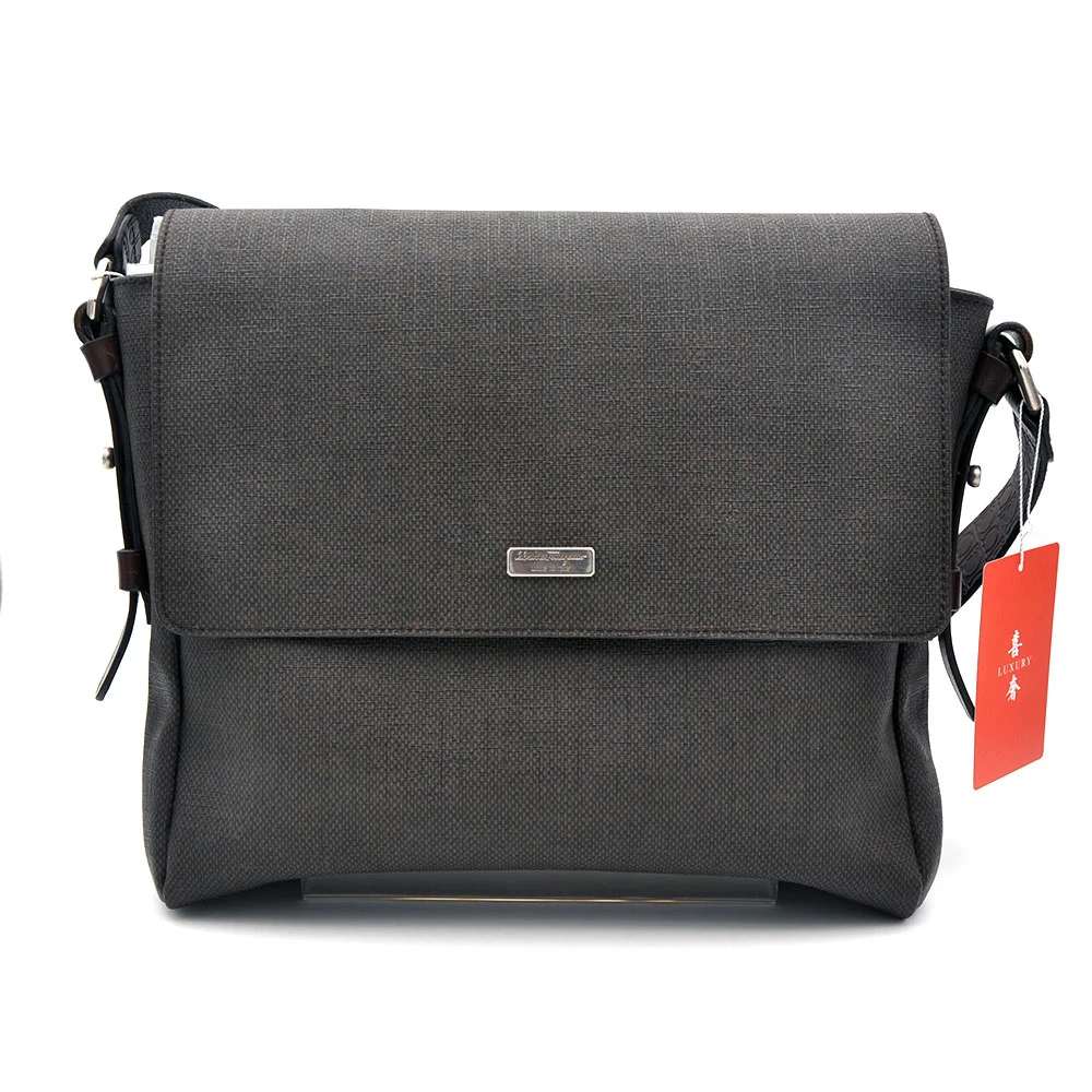 95新 FERRAGAMO/菲拉格慕 97新 棕褐色翻盖邮差包32*29/04423
