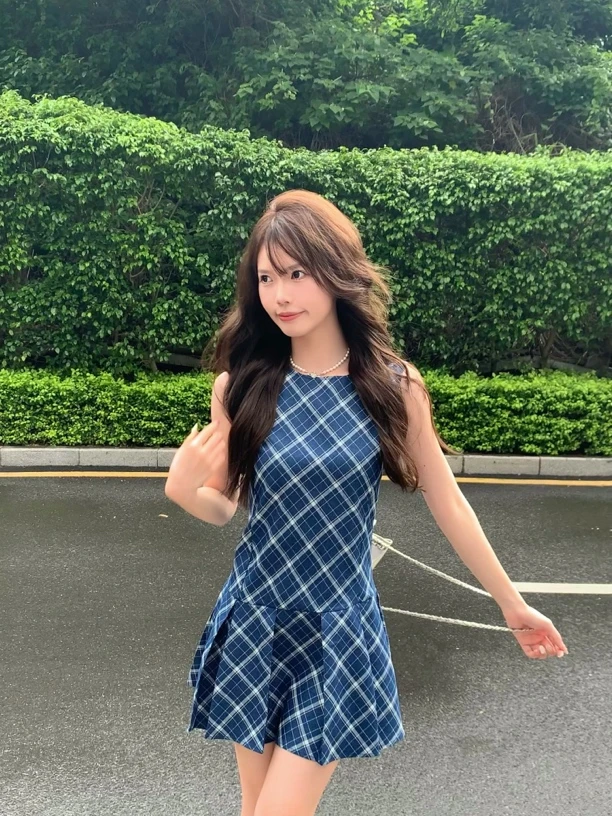 印花格纹无袖连衣裙夏季新品显瘦下摆压褶裙