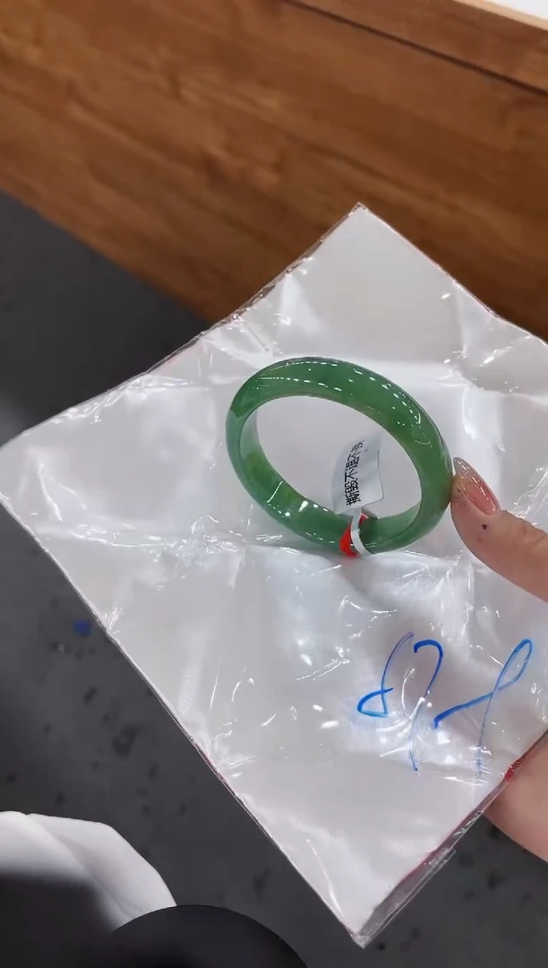 【闪购商品】翡翠手镯未镶嵌天然a货翡翠手镯