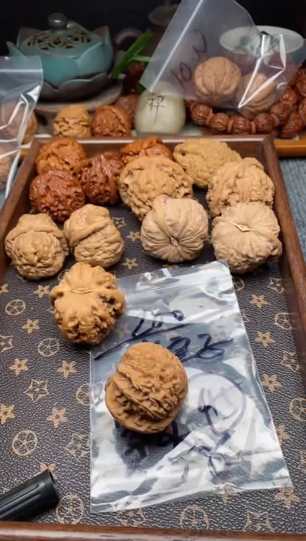 【闪购商品】文玩核桃吊坠45号 球白