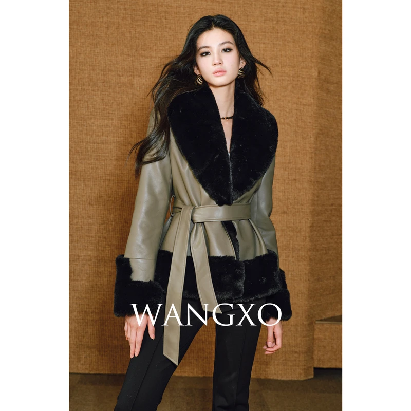 WANGXO  收腰拼接大翻毛领高级显瘦外套  2401079W