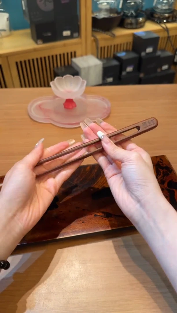 【闪购商品】1福容 红檀木茶夹