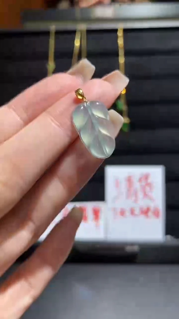 【闪购商品】翡翠颈饰18K金镶嵌吊坠