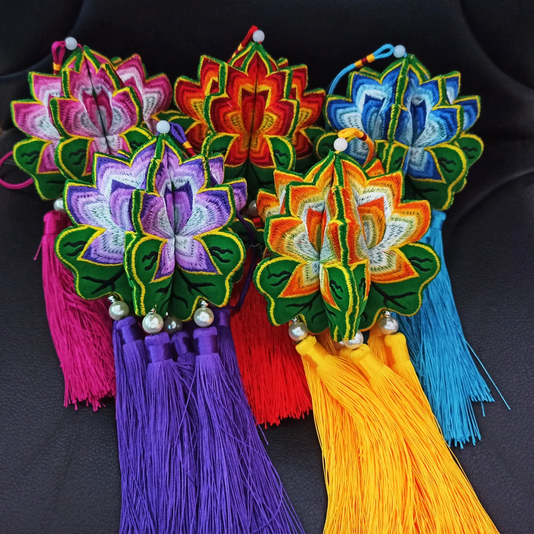 新款六面立体荷花挂件庆阳香包精美刺绣花车饰品莲花复古民俗风