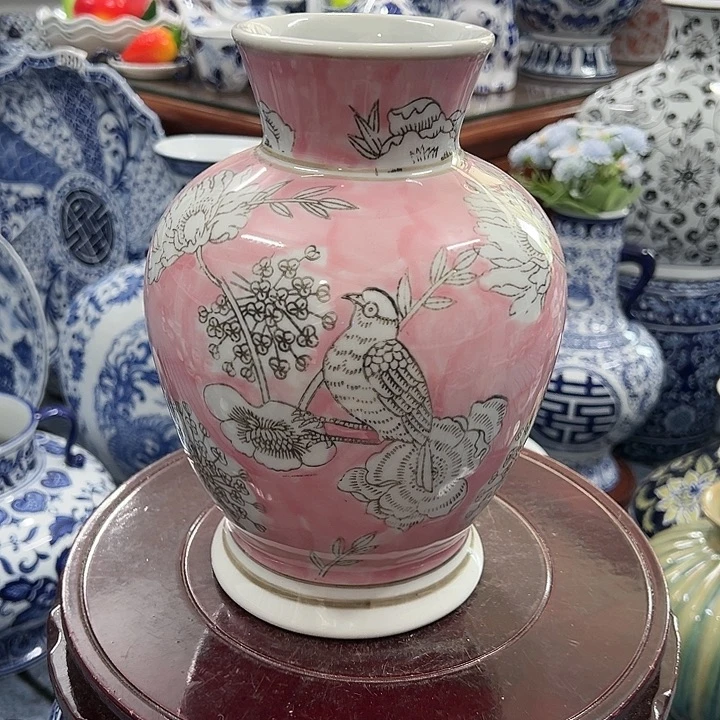 摆件商品高温釉下彩花瓶，家居摆件