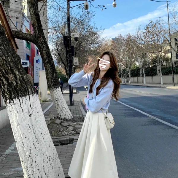 法式小众短款长袖开衫毛衣秋冬新款奶油蓝翻领单排扣针织衫女装