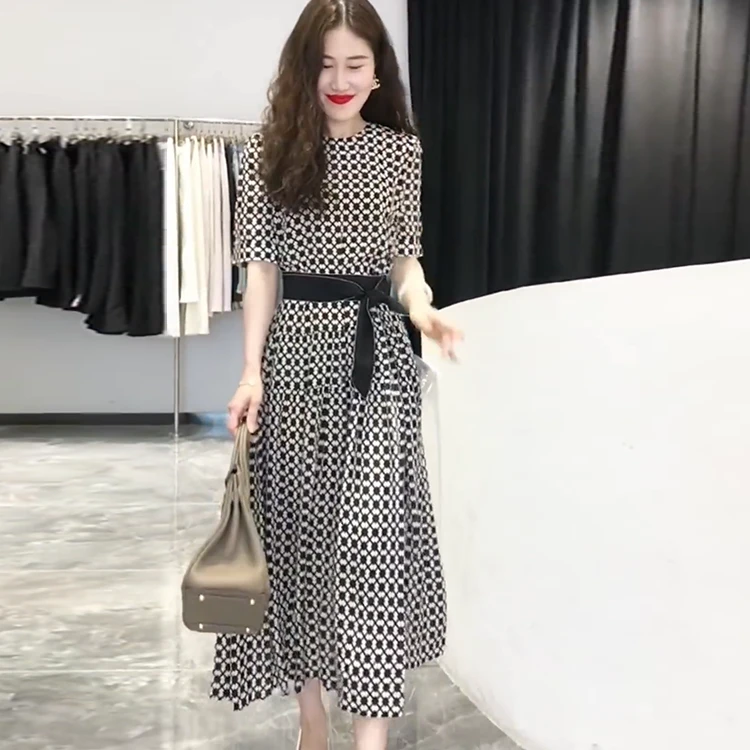 夏季轻熟风格子长裙女高级感新款收腰显瘦系带气质短袖连衣裙