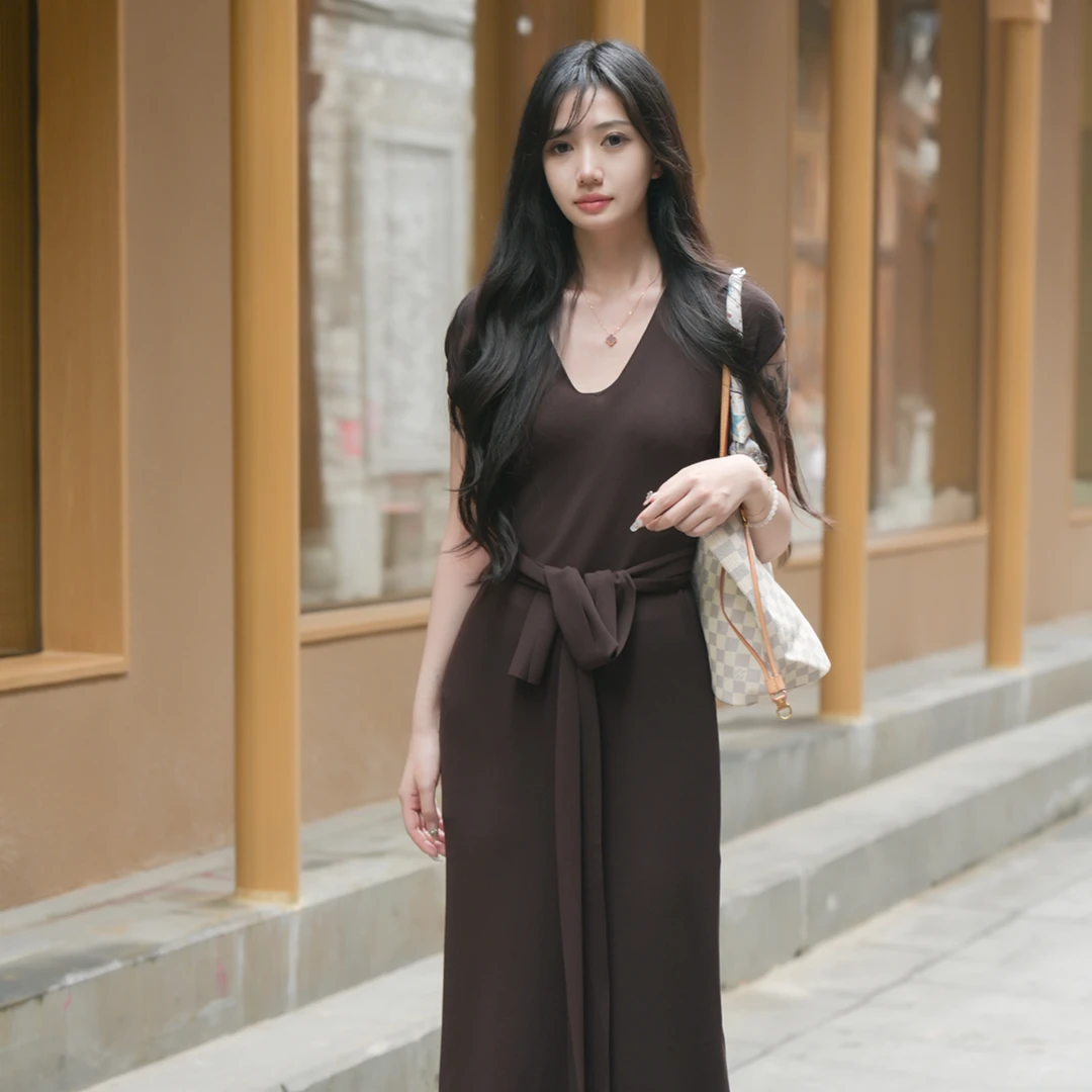 连衣裙女梦里人新款v领简约纯色简约显瘦系带无袖中长裙51365