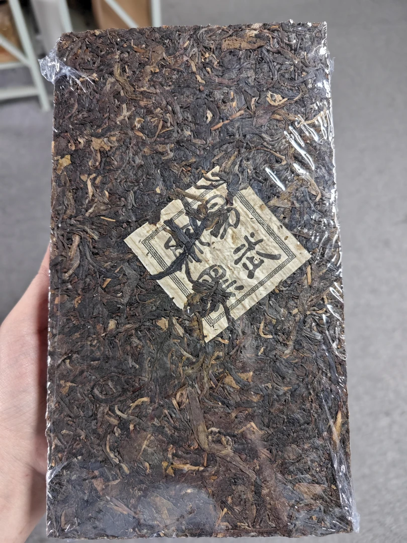 2010年甲级傣族麻黑生砖1000g