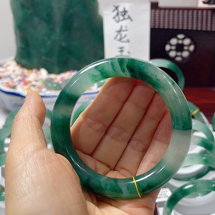 石英质玉手镯未镶嵌独龙玉58