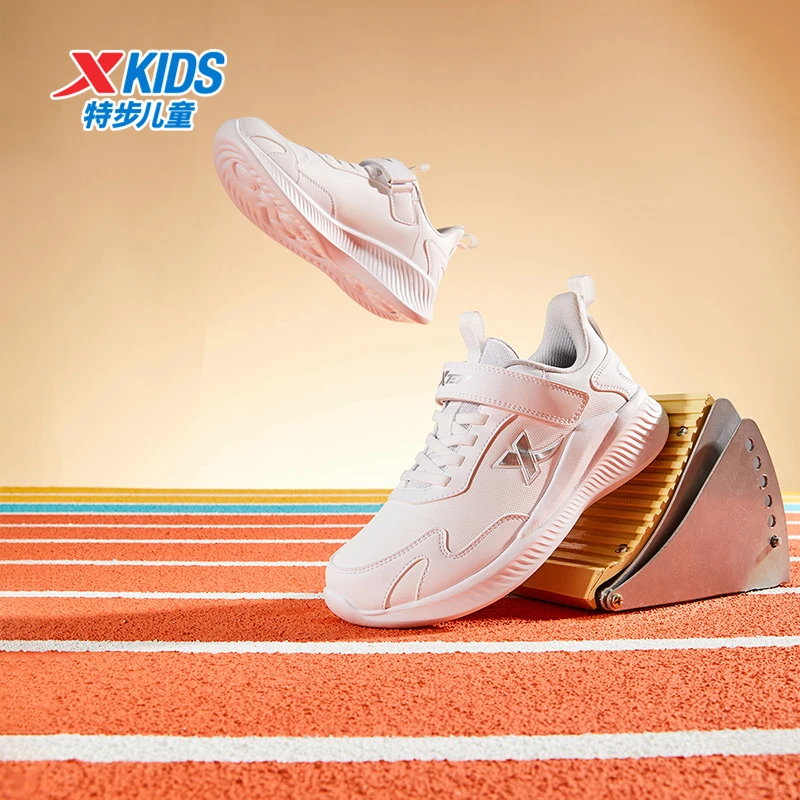 特步儿童秋季皮面跑步鞋鞋大童户外减震防水运动鞋676316119306