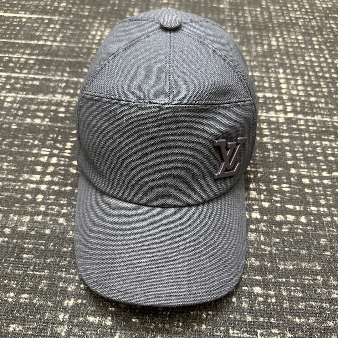 Louis Vuitton 路易威登 黑色金属Logo棒球帽