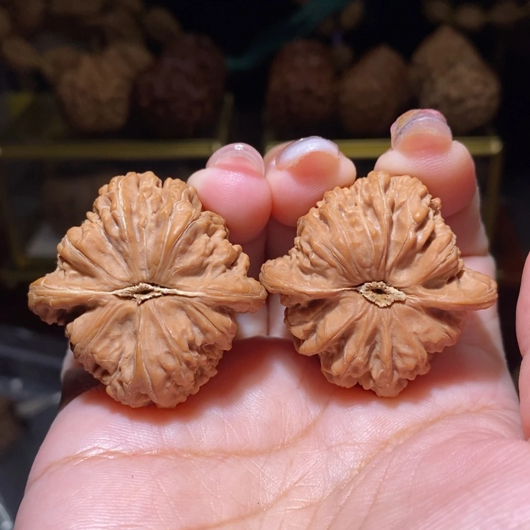 文玩核桃吊坠红**发密纹38