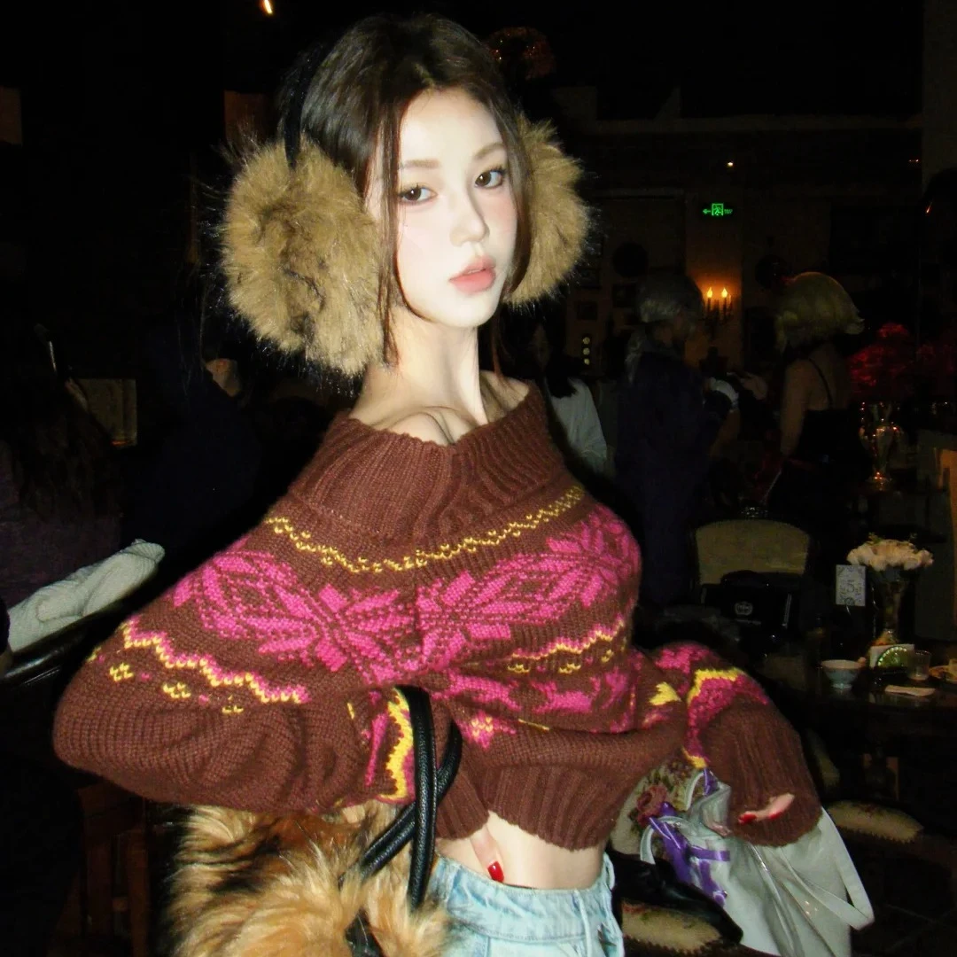 服装秋冬新款复古针织一字肩毛衣提花设计宽松圣诞上衣百搭牛仔裤