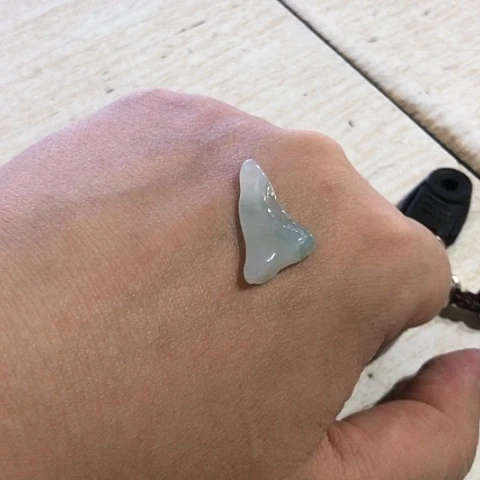 翡翠颈饰未镶嵌随行