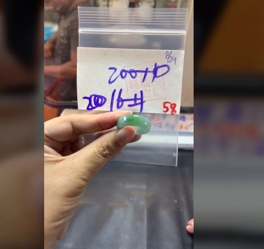 缅甸天然翡翠毛货需精细抛光拍一发一