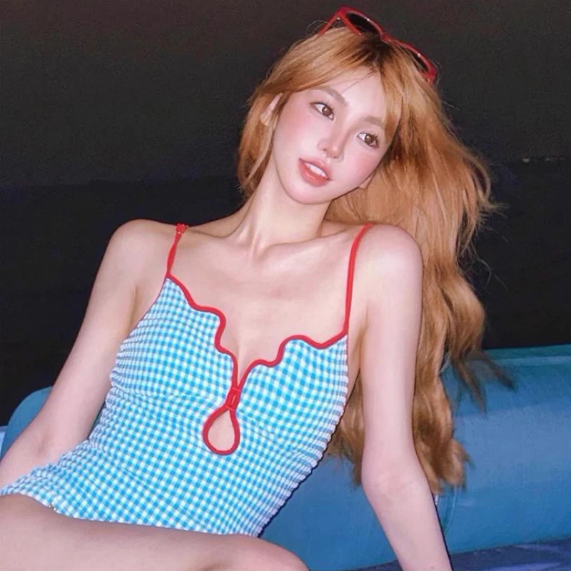 纯欲风辣妹泳衣女2024新款少女保守遮肚显瘦格子吊带小胸修身短裙