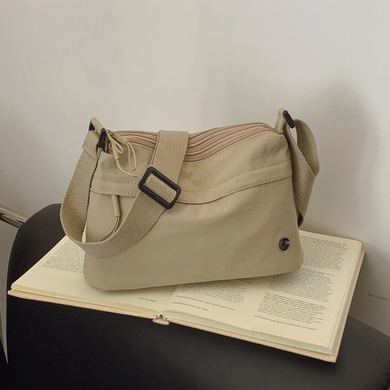 时尚百搭三层拉链款布包女大容量秋冬新款布包可单肩斜挎8012