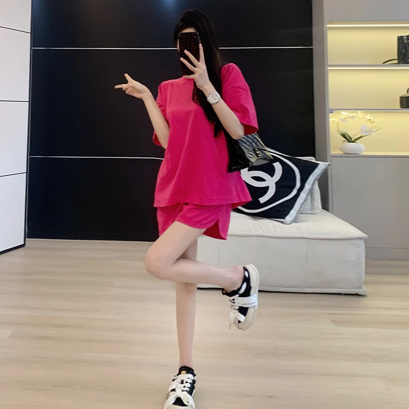 网红时尚套装女夏2023新款设计感露背镂空休闲短袖阔腿短裤两件套