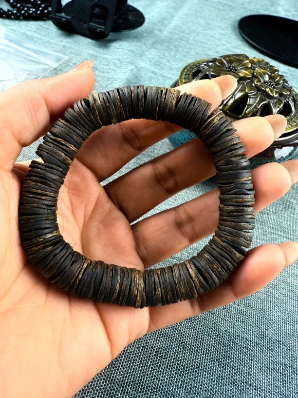 卡12海南莺歌绿奇楠沉水片片珠