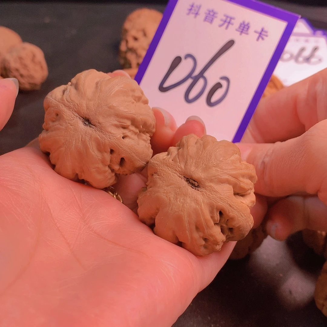 文玩核桃吊坠霸王龙