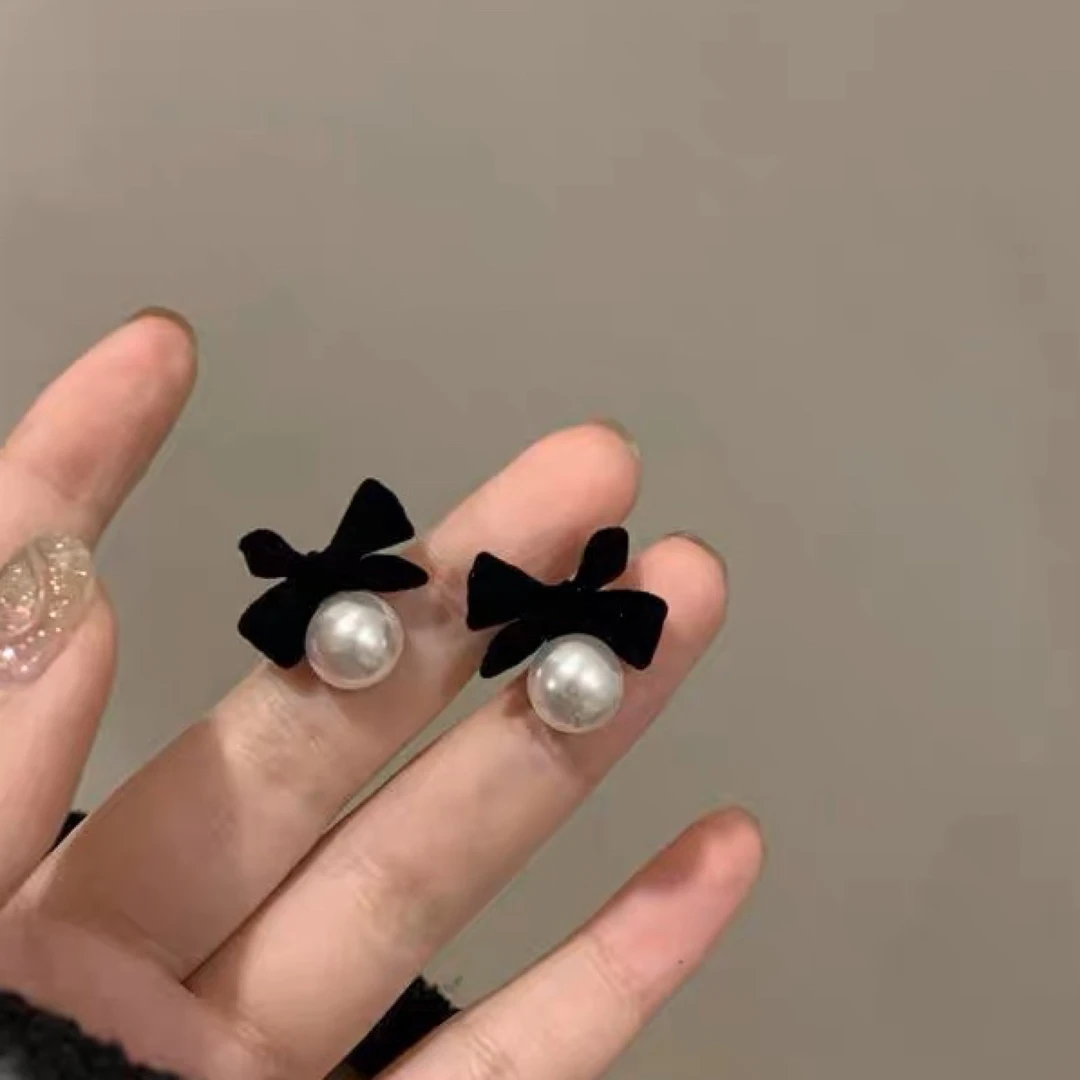 合金仿珍珠耳饰 黑丝绒蝴蝶结耳钉ins耳饰女小众设计感高级耳环