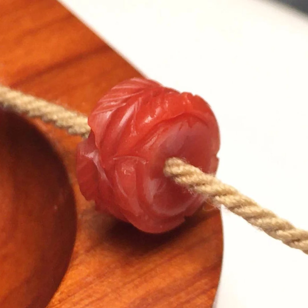 南红玛瑙羽毛扣孔道1.5 可做腰珠隔片顶珠多样性发货其中一件